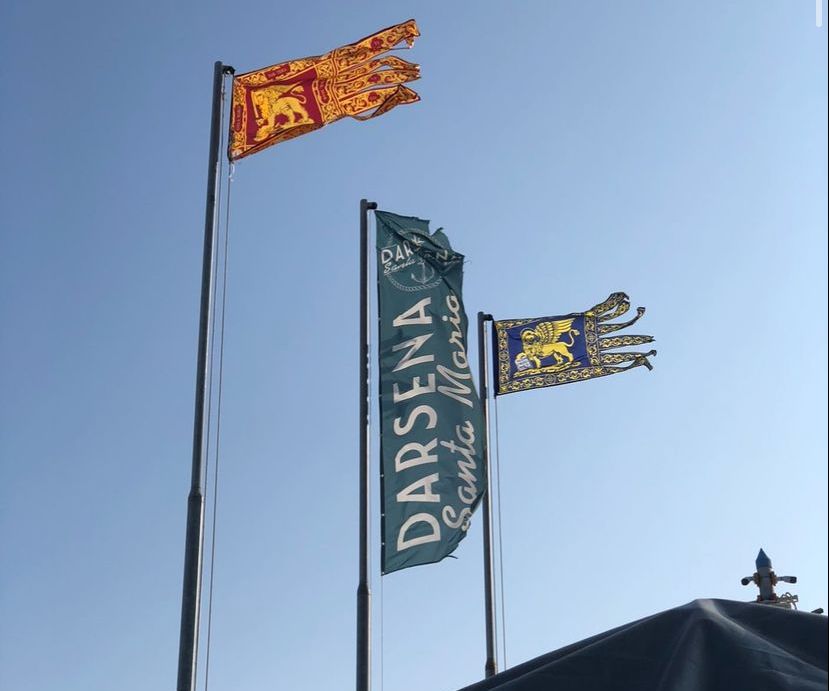 Le bandiere della Darsena Santa Maria